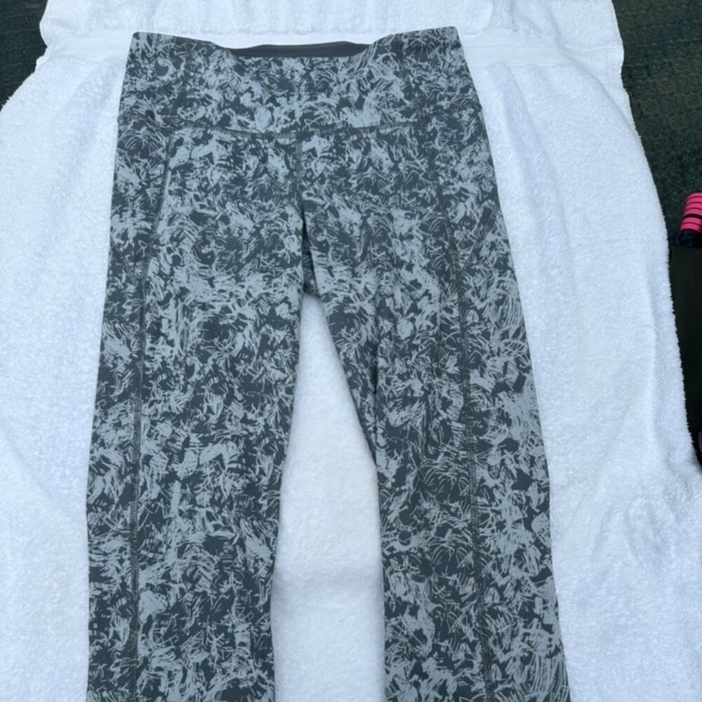 Bundle Of Two Under Armour Leggings - image 4